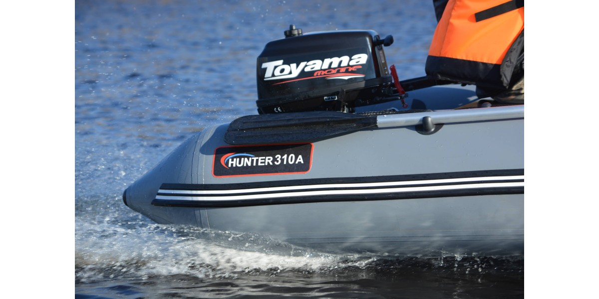 Лодочные моторы Toyama и лодки Hunter на воде